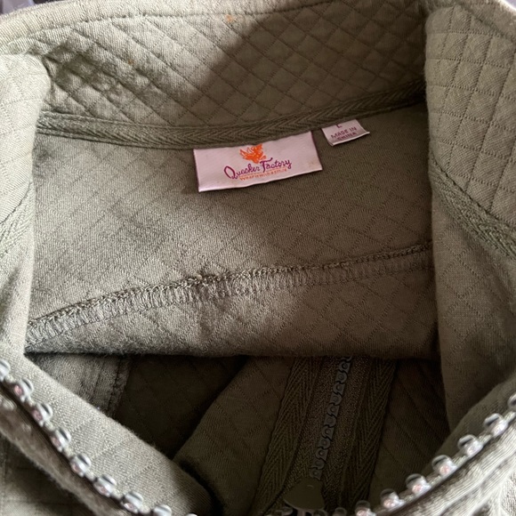 Quaker Factory olive colored vest size L - Picture 8 of 8